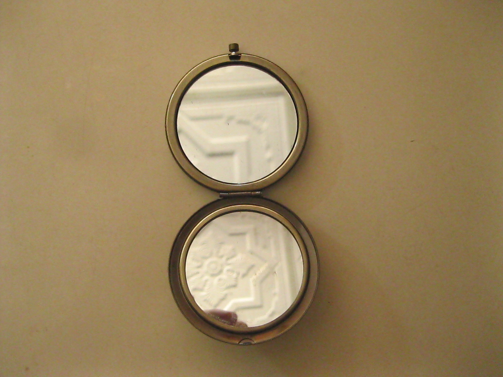 ตลับกระจก รูปช้าง (4120)