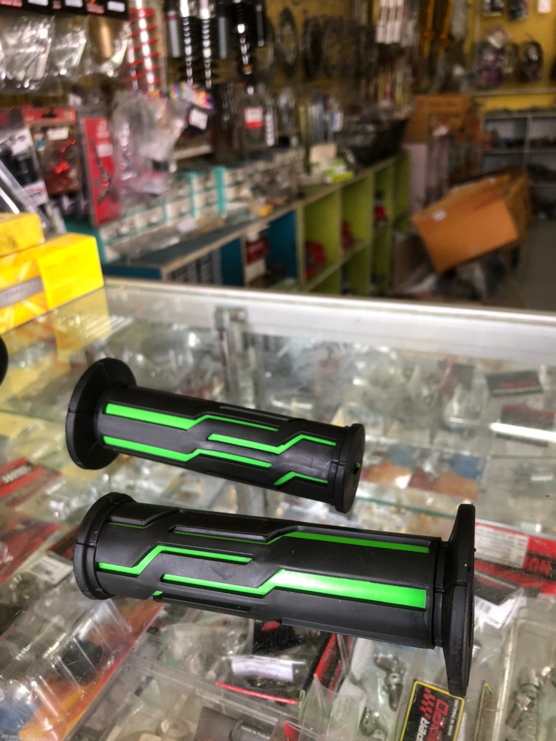 ปลอกมือ ปลอกแฮนด์ เดโทน่า Daytona งานนิ่ม ปลอกแฮนด์แต่ง ปลอกมือยางนิ่ม ลาย แบรนด์(1คู่)พร้อมส่งจาก🇹🇭 งานกล่อง ใส่รถจักรยานยนต์ทุกรุ่น