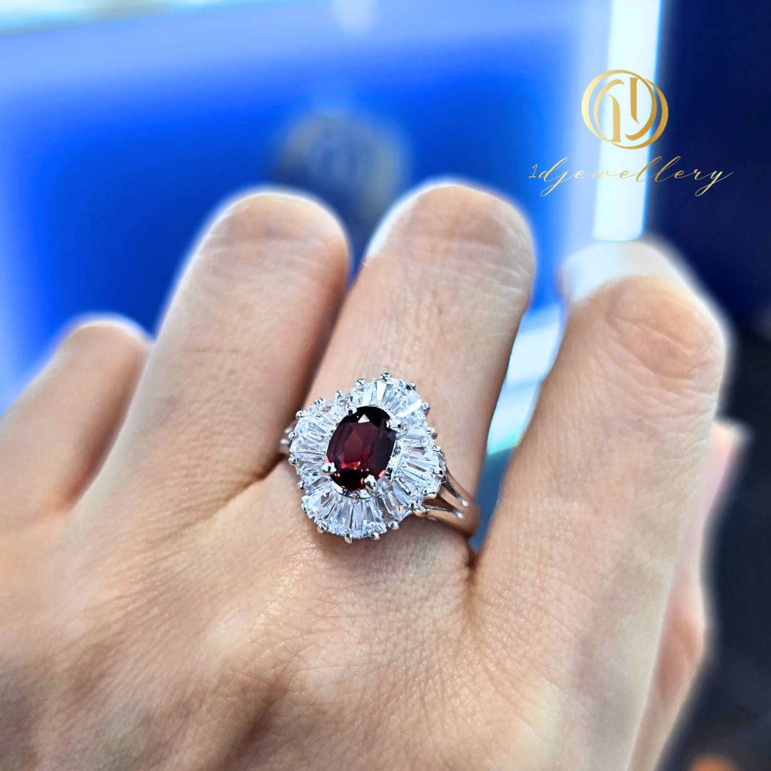 1D Jewellery แหวนเงินแท้ 925 พลอยแท้ ชุบโรเดียม 🔥 Oval Garnet – ความสวยงามที่บ่งบอกถึงความรักและพลังแห่งความมั่นคง 💎 ขนาด 58