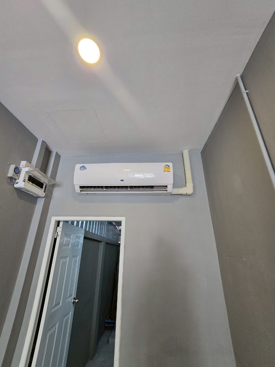 ให้เช่าอาคารพาณิชย์ ริมถนนเอกชัย ปากซอยเอกชัย109 (รหัสทรัพย์ B12615ห้อง3)