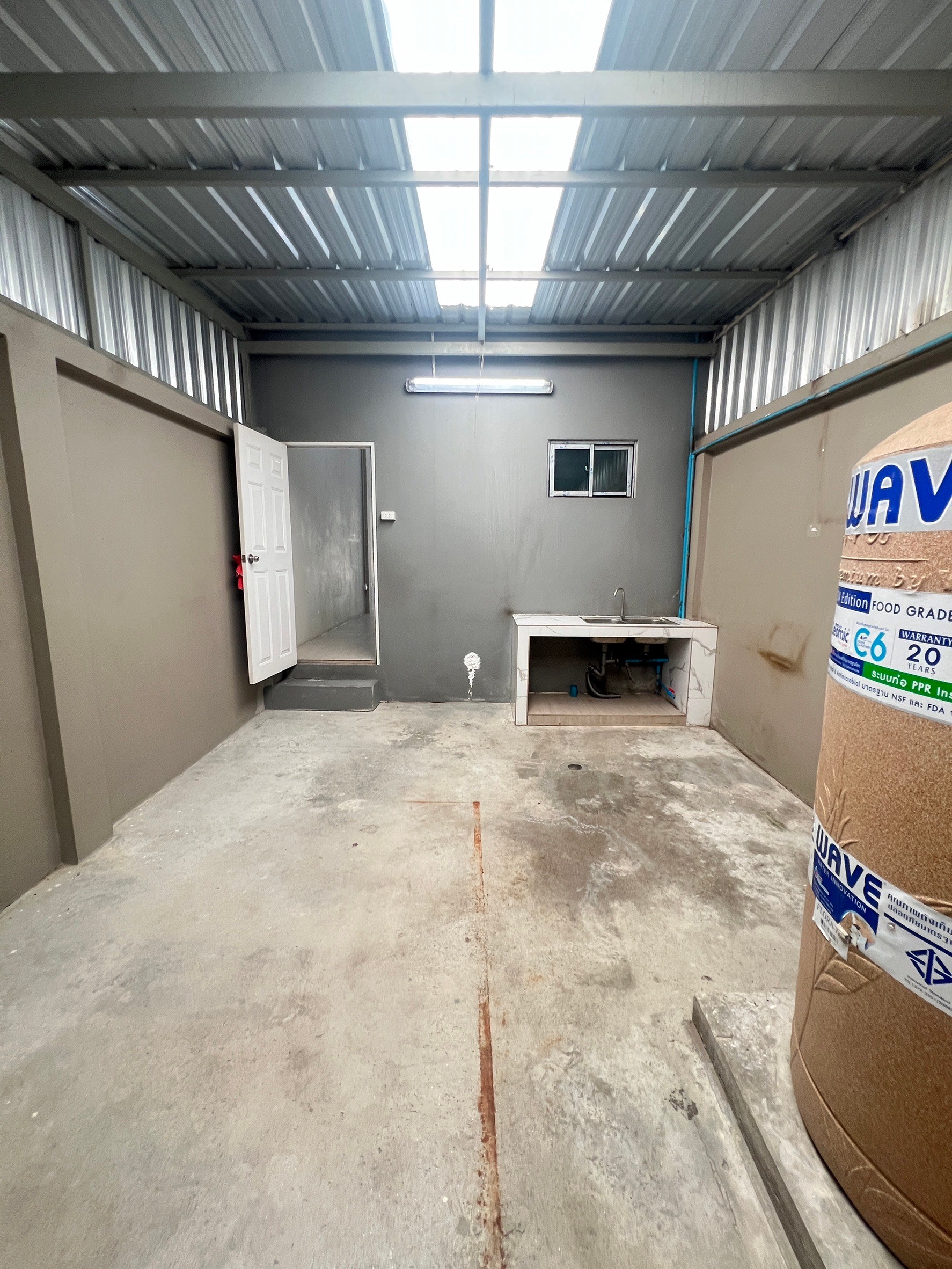 ให้เช่าอาคารพาณิชย์ ริมถนนเอกชัย ปากซอยเอกชัย109 (รหัสทรัพย์ B12615ห้อง2)