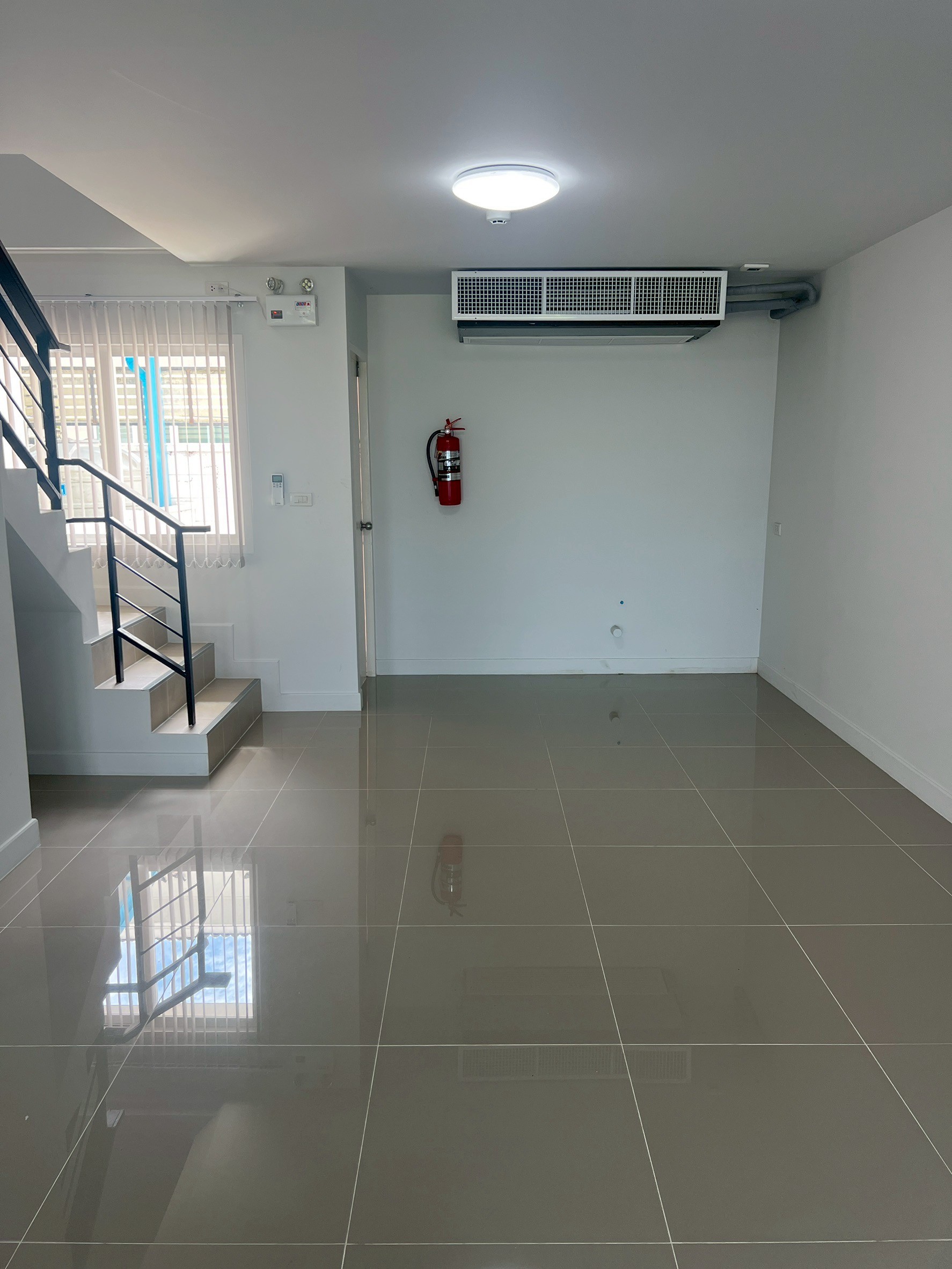 ให้เช่าบ้าน คุณาลัย เวสต์เกท ถนนบ้านกล้วย-ไทรน้อย (รหัสทรัพย์ KC212250)