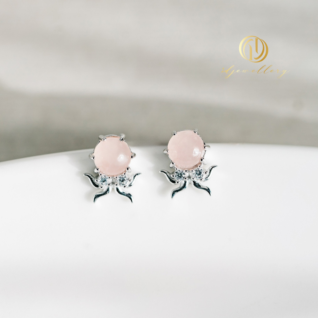 1D Jewellery ต่างหูเงินแท้ 925 ชุบโรเดียม ฝังเพชรสวิส(CZ) 🐙 ปลาหมึกโรสควอตซ์ 🐙 เสริมสร้างความสัมพันธ์ที่ดี ความรักและมิตรภาพ