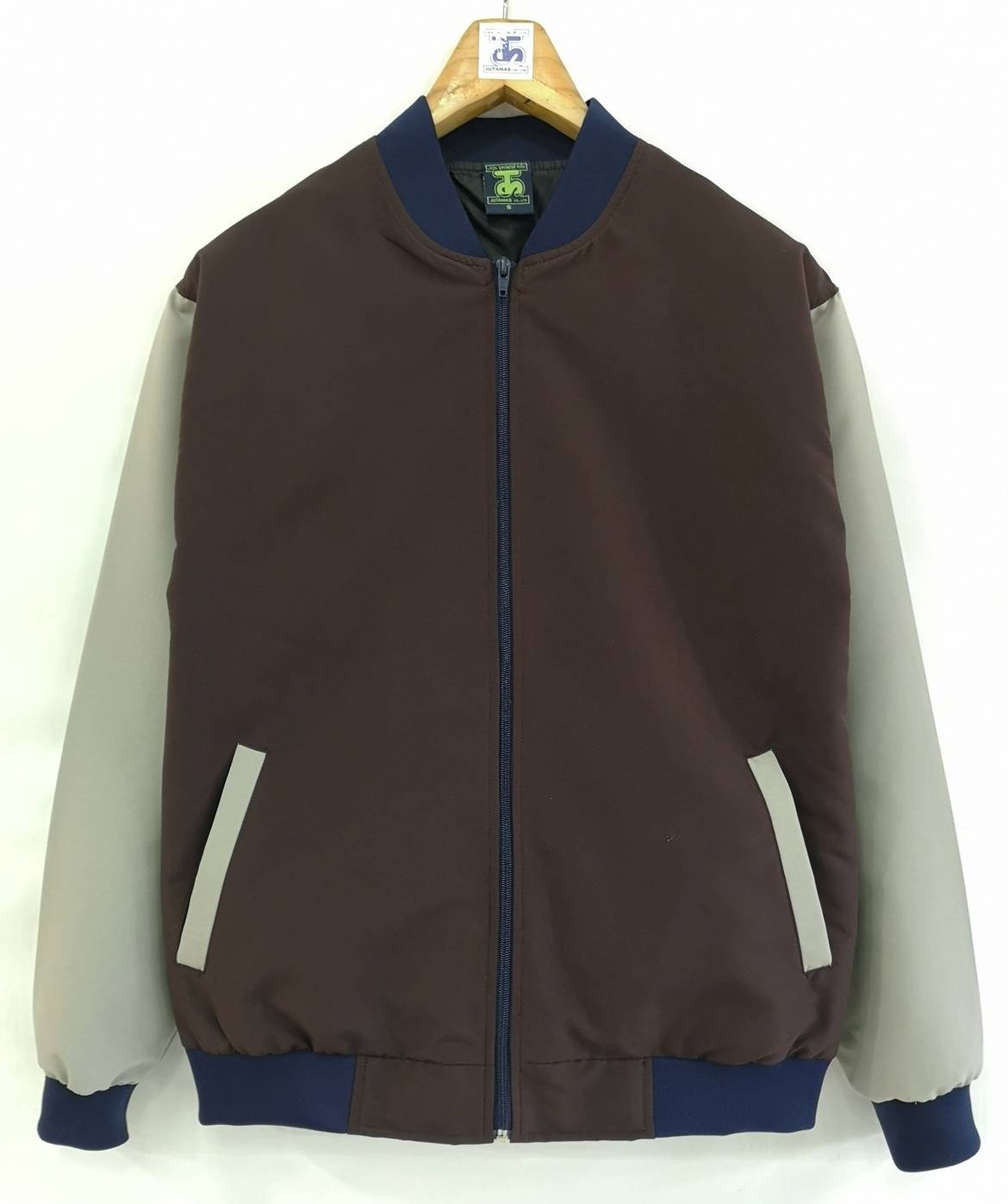 Baseball Jacket 6405 เสื้อแจ็คเก็ตสีน้ำตาลแขนสีเทาสไตล์เบสบอล