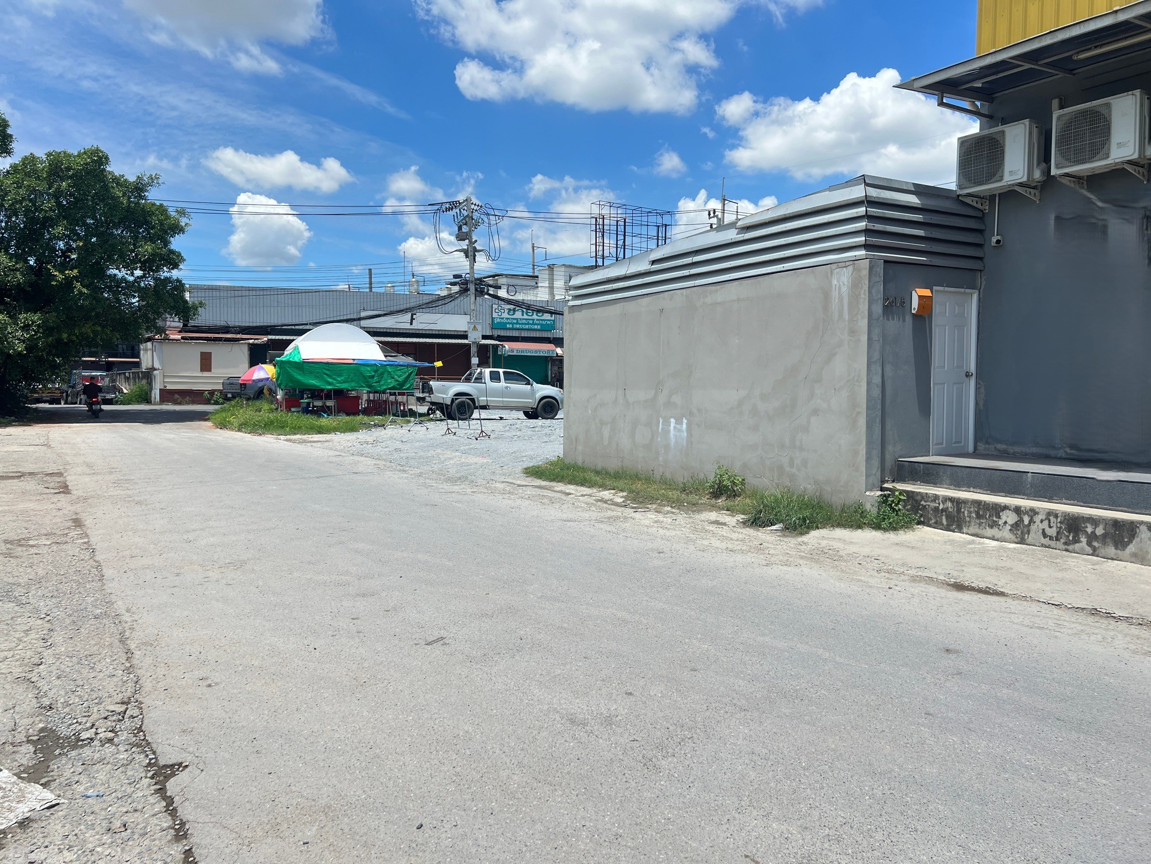 ให้เช่าอาคารพาณิชย์ ริมถนนเอกชัย ปากซอยเอกชัย109 (รหัสทรัพย์ B12615ห้อง1)