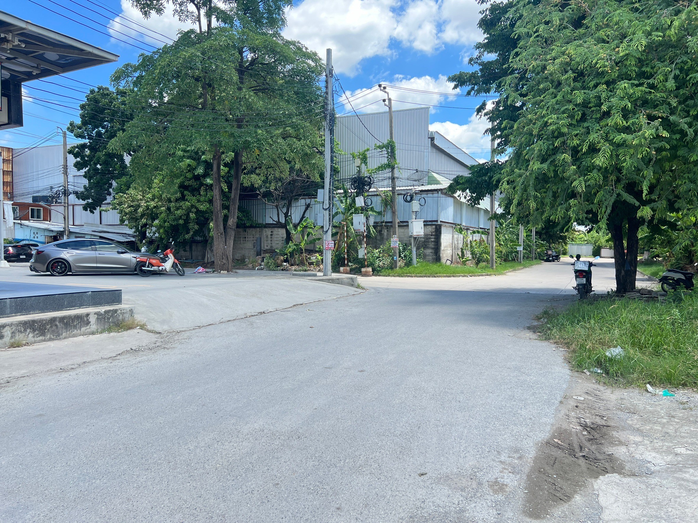 ให้เช่าอาคารพาณิชย์ ริมถนนเอกชัย ปากซอยเอกชัย109 (รหัสทรัพย์ B12615ห้อง1)