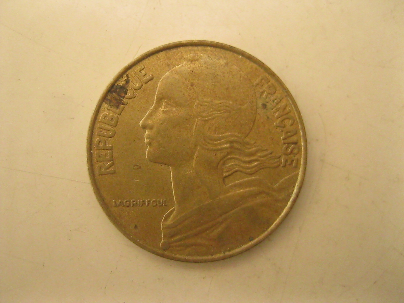 เหรียญต่างประเทศ เหรียญสะสม ปี1975 (3499)