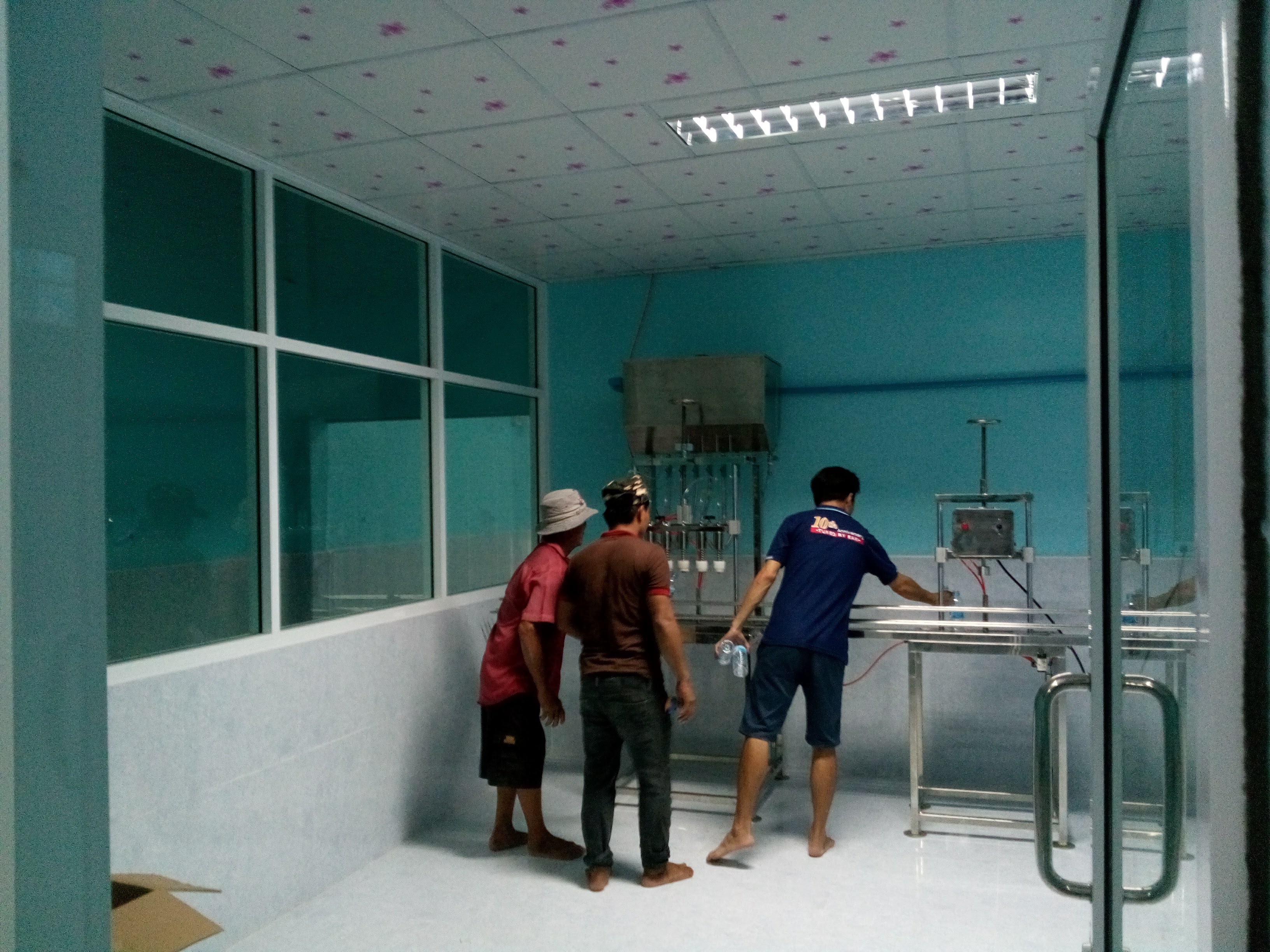 เครื่องบรรจุน้ำดื่ม6หัวกึ่งอัตโนมัติ