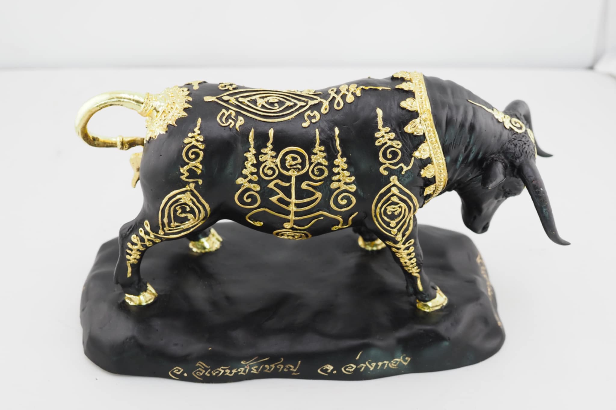 นนทิมหาศุภโชค ขนาดบูชา เนื้อโลหะดำนิลกาฬ ปิดทองลายยันต์ งานหล่อแบบโบราณยันต์นูน(ยันต์เส้นขนมจีน)