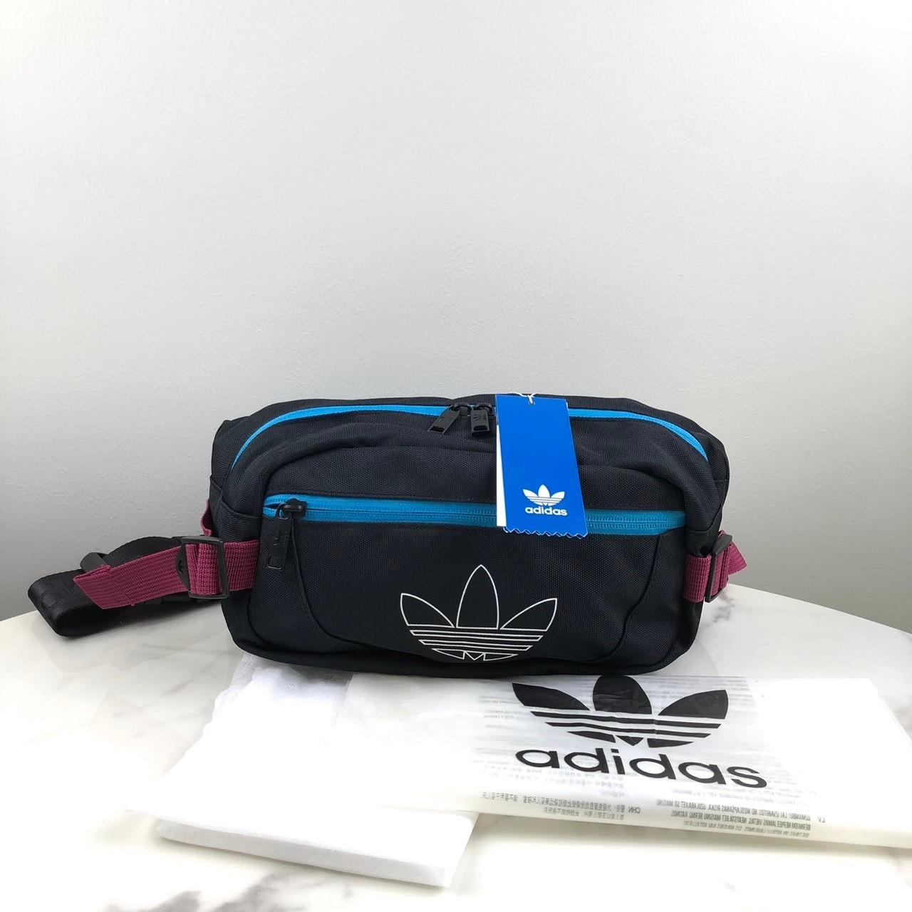 Adidas กระเป๋าคาดอกคาดเอวแนวสปอร์ตเท่ห์ ๆ แบรนด์เนมอดิดาสสีดำคาดฟ้ากันน้ำได้ ขนาด 9 นิ้ว Adidas belt bag ดำคาดฟ้า