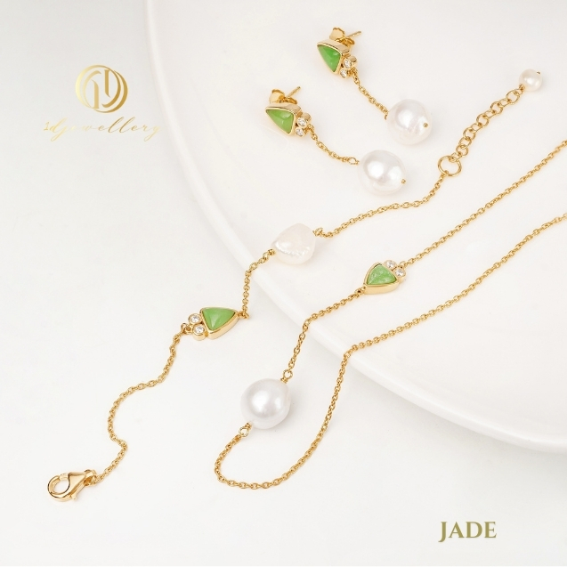 1D Jewellery สร้อยข้อมือเงินแท้ 925 ชุบโรเดียม ฝังเพชรสวิส(CZ) หยกแท้ (Jade) ทรงสามเหลี่ยม เสริมดวงความรัก คนโสดเจอคู่แท้ คนมีคู่รักกันยืนยาว ช่วยเสริมบารมี เสริมพลังอำนาจ ประสบความสำเร็จ เจริญรุ่งเรือง