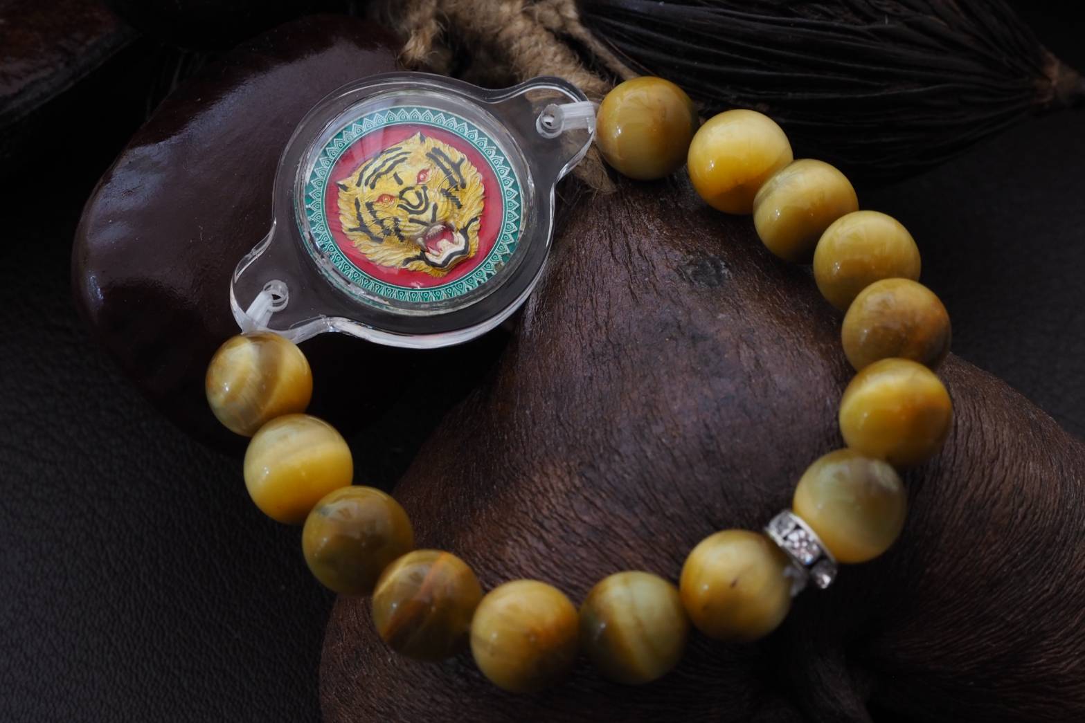 เหรียญจ้าวพยัคฆ์ลงยา ร้อยสร้อยข้อมือหินโกล์ดเด้นไทเกอร์อาย