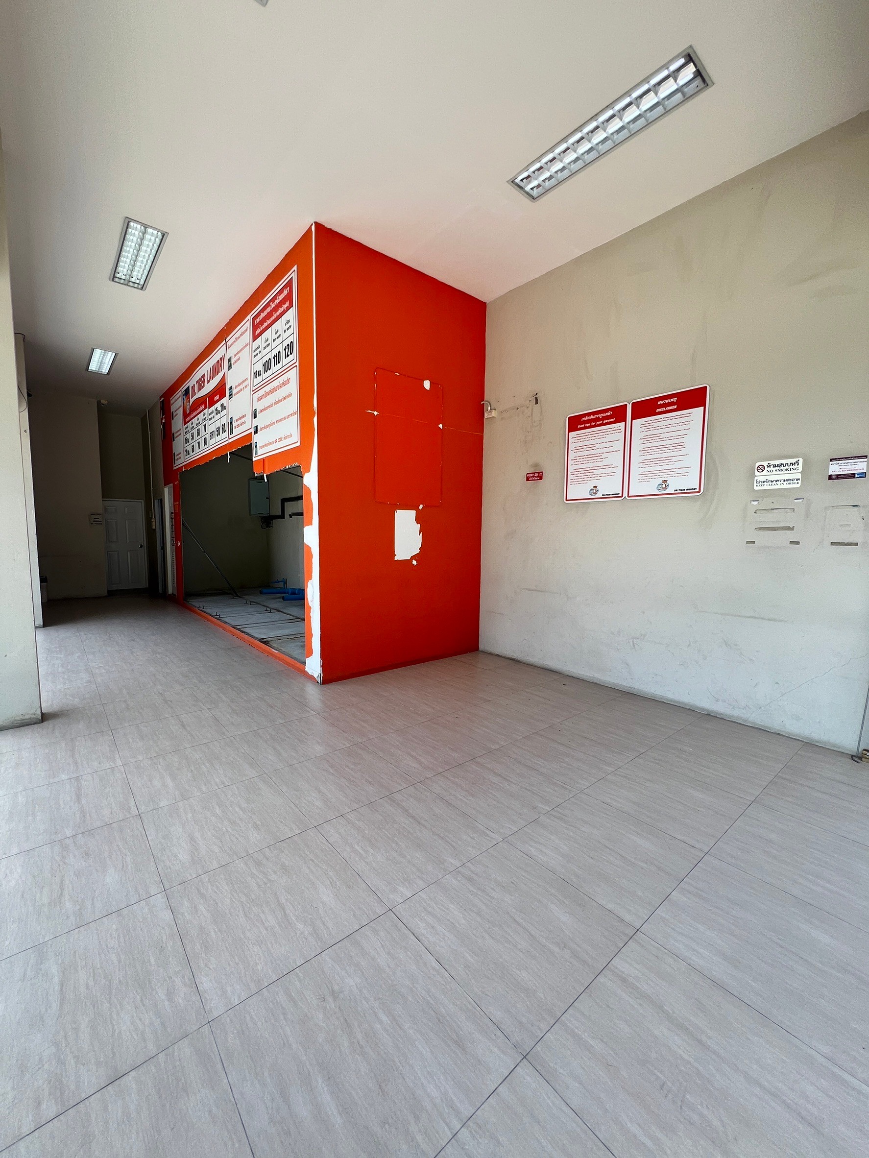 ให้เช่าอาคารพาณิชย์ ริมถนนเอกชัย ปากซอยเอกชัย109 (รหัสทรัพย์ B12615ห้อง1)