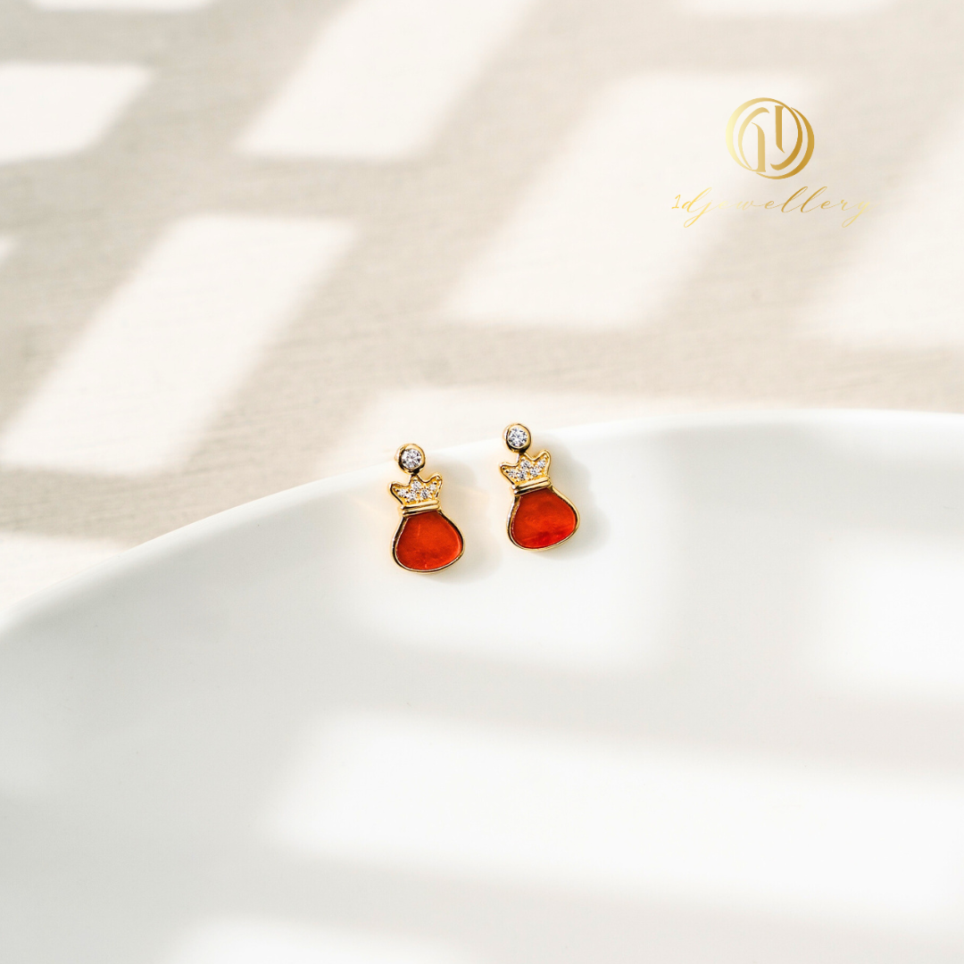 1D Jewellery ต่างหูเงินแท้ 925 ชุบโรเดียม Carnelian 🧧เพิ่มพลังแห่งโชคลาภกับต่างหูถุงเงินมงคล🧧 ถุงเงินสื่อถึงพลังงานแห่งความเจริญรุ่งเรือง เงินทองล้นมือ และความมั่นใจในตัวเอง