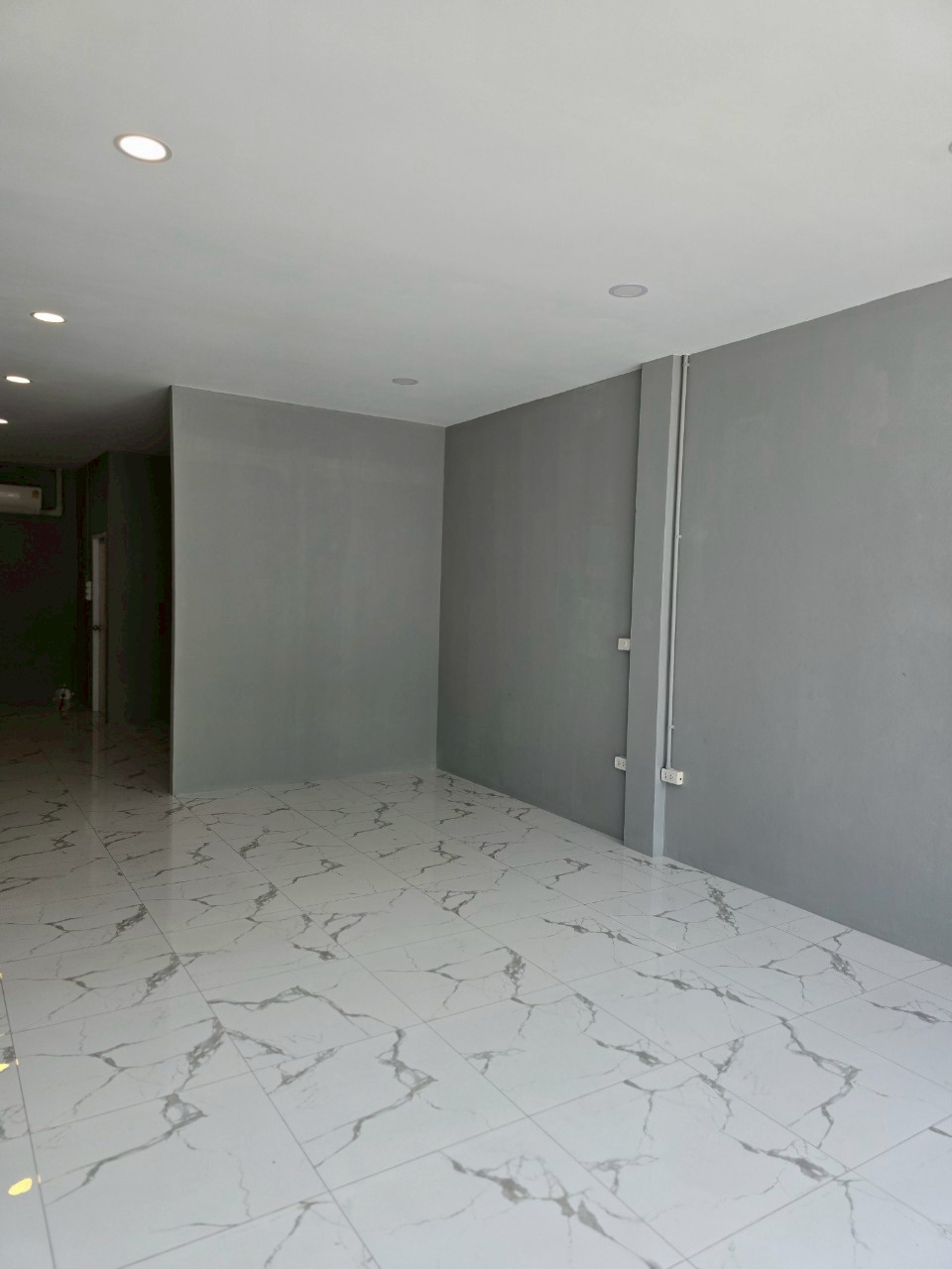 ให้เช่าอาคารพาณิชย์ ริมถนนเอกชัย ปากซอยเอกชัย109 (รหัสทรัพย์ B12615ห้อง3)