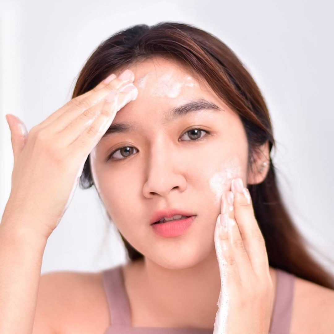 Mistine Gold Caviar Xtra Hya Liquid Foam 100 ml.