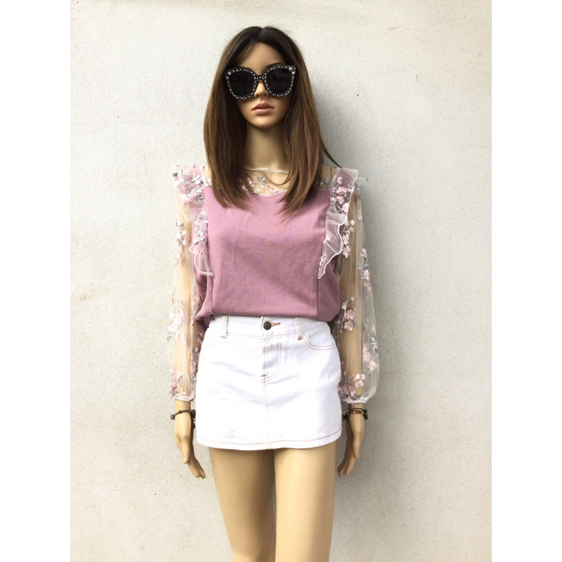 เสื้อสีชมพูแต่งระบายน่ารักๆ แขนยาวซีทรูปักลายลูกไม้สวยๆ