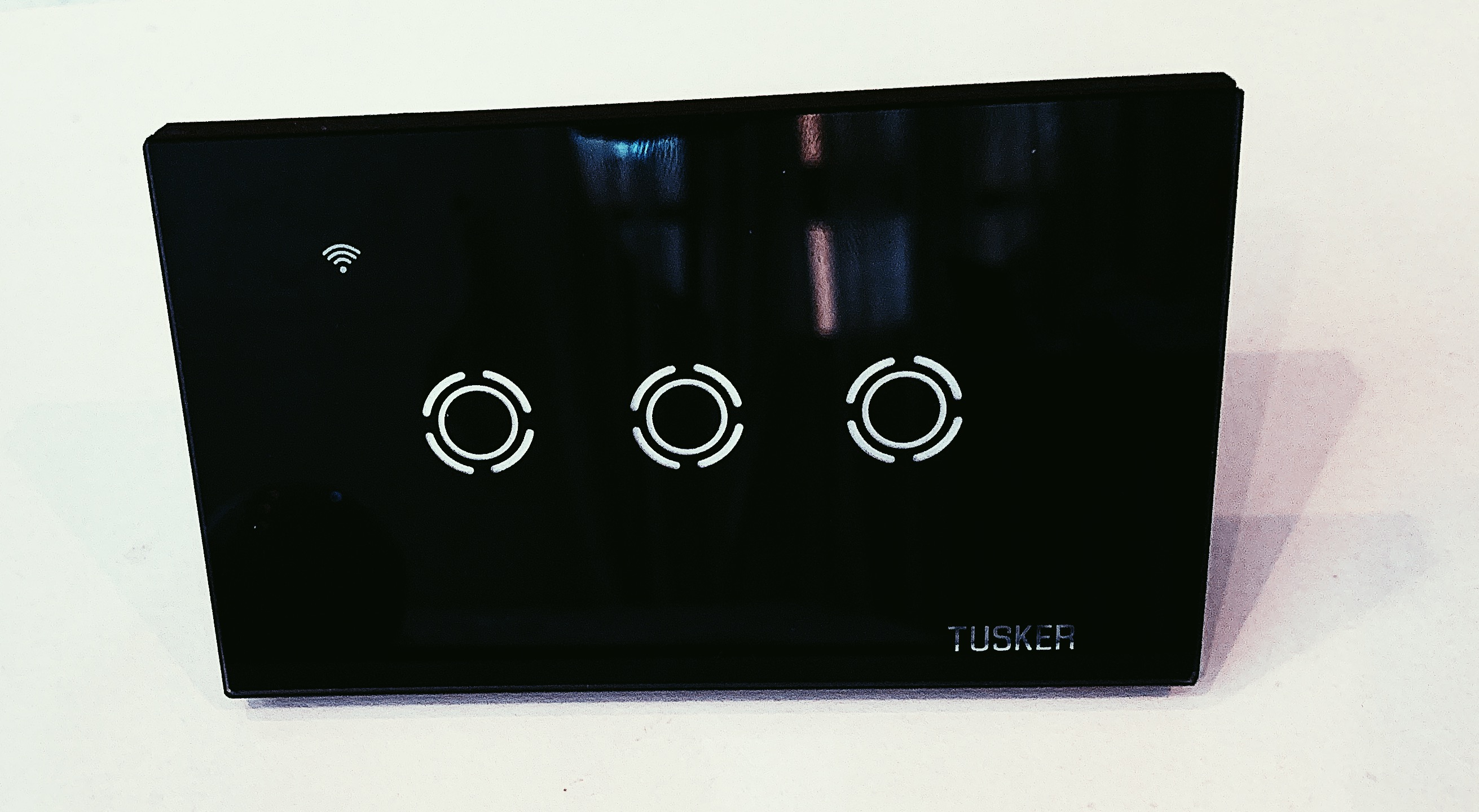Tusker Smart Switch 3Gang ( WiFi + RF 433 Mhz ) Support E-Welink [รับประกัน 1 ปีเต็ม]