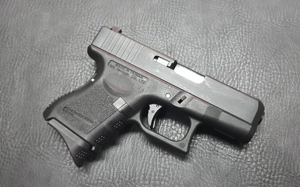 ปืนอัดลม(ปืนระบบแก๊ส) รุ่น Glock 26 Semi Gen3 ของ WE สไลด์เหล็ก (G27)