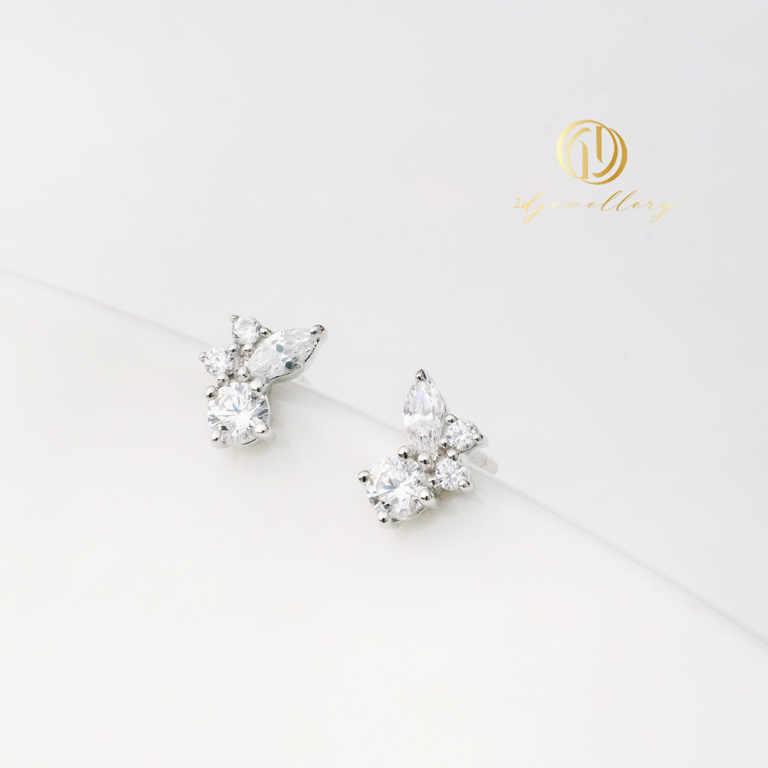 1D Jewellery ต่างหูเงินแท้ 925 ชุบโรเดียม ฝังเพชรสวิส(CZ) Sparkling CZ earring ดีไซน์น่ารัก มินิมอล โมเดิร์น เพิ่มความน่ารักให้กับลุคของคุณ ✨