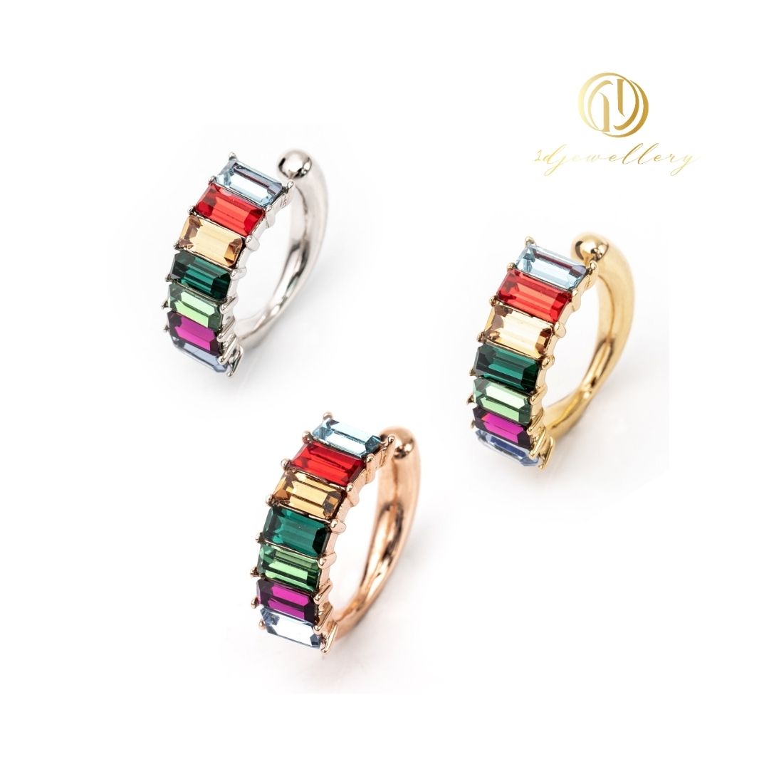 1D Jewellery ต่างหูเงินแท้ 925 ชุบโรเดียม ต่างหูแบบหนีบคล้องหู ฝังเพชรสวิส(CZ) Baguette Rainbow Glitter Ear Cuff 🌈 ปลุกความมีชีวิตชีวาให้ทุกลุค และช่วยเสริมพลังความมั่นใจและโชคดีในทุกๆ วัน 💎