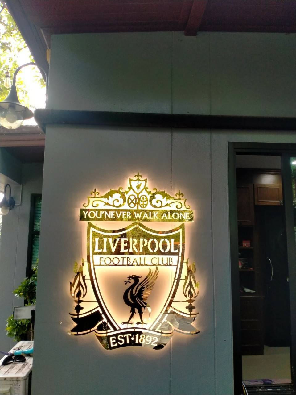 ป้ายเลเซอร์ตัดฉลุ ซ่อนไฟLEDออกหลัง สีวอร์ม ป้าย LIVERPOOL