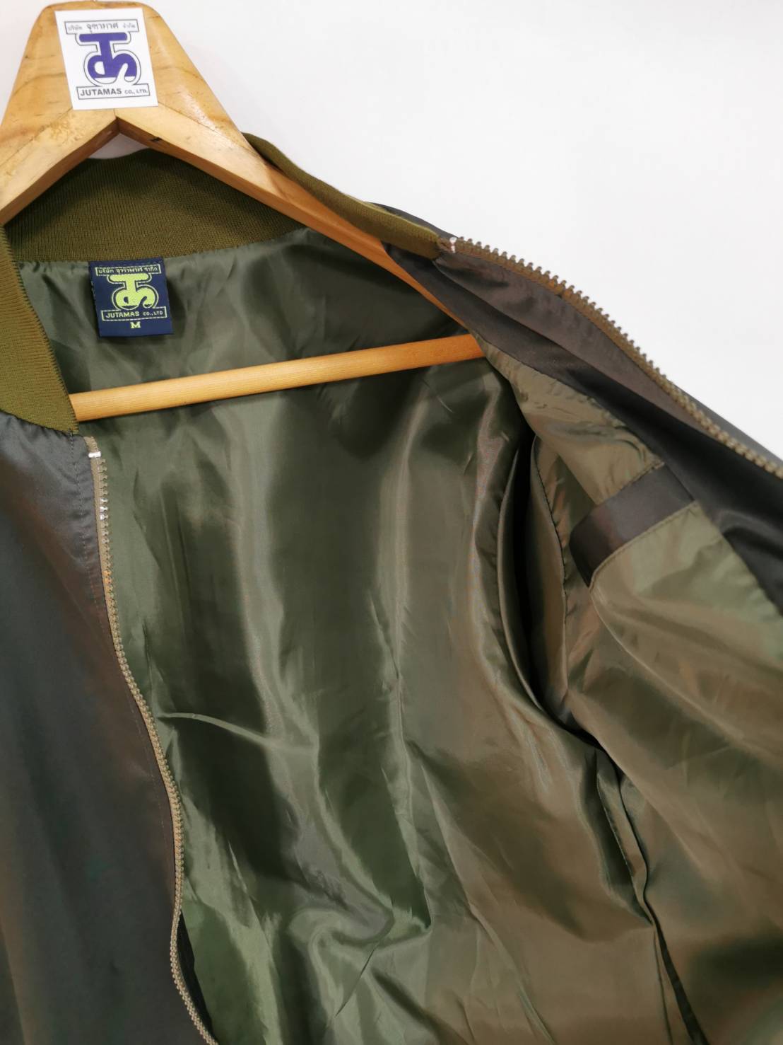 College Jacket 14 เสื้อแจ็คเก็ตสีเขียวขี้ม้าสไตล์วัยรุ่น