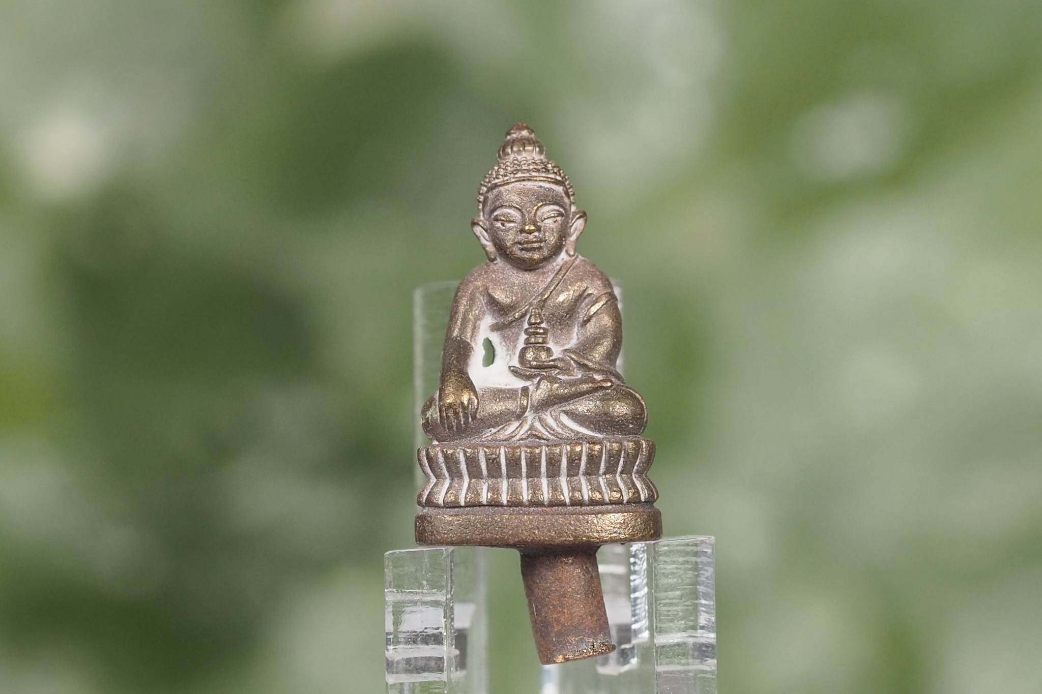 พระชัยวัฒน์ รุ่นเยือนอินเดีย เนื้อสำริดโบราณติดเดือยก้านช่อ หลวงพ่อยอด โกสโล วัดตะคร้อ อ.โนนไทย จ.นครราชสีมา