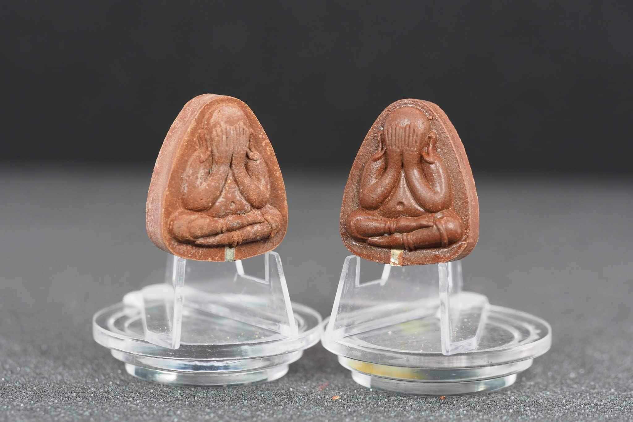 พระปิดตาพิมพ์ปลดหนี้หลวงปู่โต๊ะ เนื้อชานหมากฝังตะกรุดเงินแท้ 1 ดอก หลังยันต์ตรี รุ่นสร้างโบสถ์วัดบ้านอ้อ