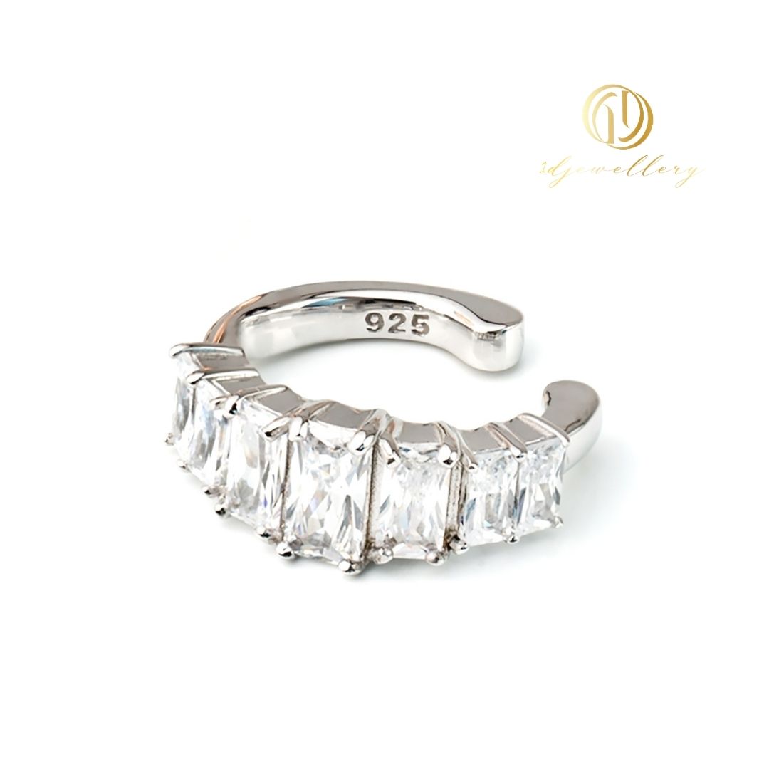 1D Jewellery ต่างหูเงินแท้ 925 ชุบโรเดียม ต่างหูแบบหนีบคล้องหู ฝังเพชรสวิส(CZ) ✨💎Sparkling Baguette CZ Ear Cuff 💎✨ ดีไซน์หรูหราสะท้อนแสงระยิบระยับ ช่วยให้คุณดูสดใสและมั่นใจในทุกวัน"