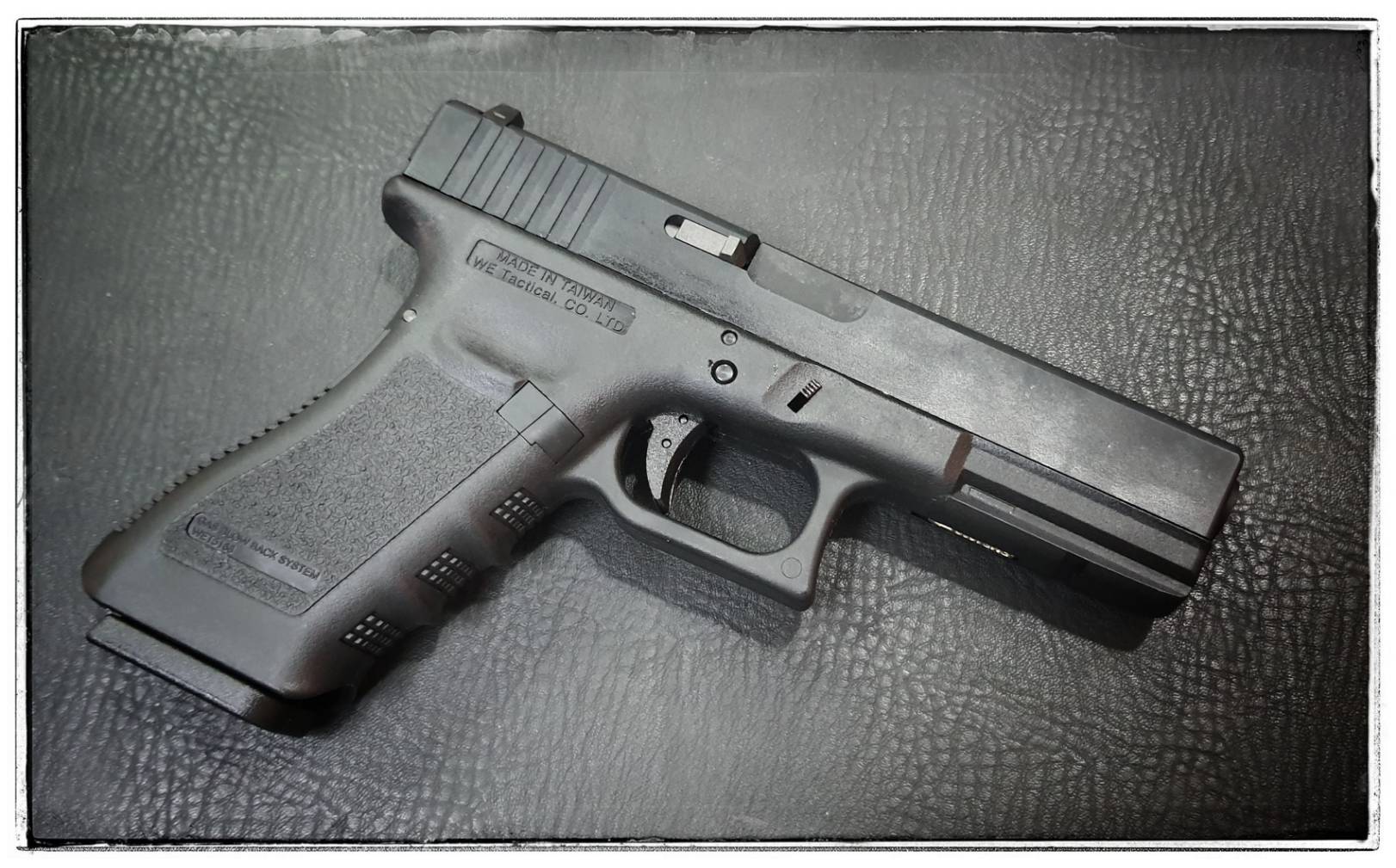 ปืนแก๊ส รุ่น Glock 17 Gen3 ของ WE สไลด์เหล็ก