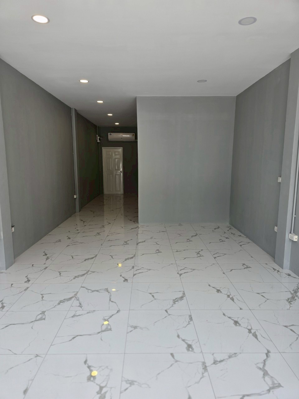 ให้เช่าอาคารพาณิชย์ ริมถนนเอกชัย ปากซอยเอกชัย109 (รหัสทรัพย์ B12615ห้อง3)