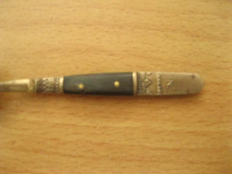 ช้อนทองเหลือง ด้ามปะกับไม้ เทพพนม (4341)