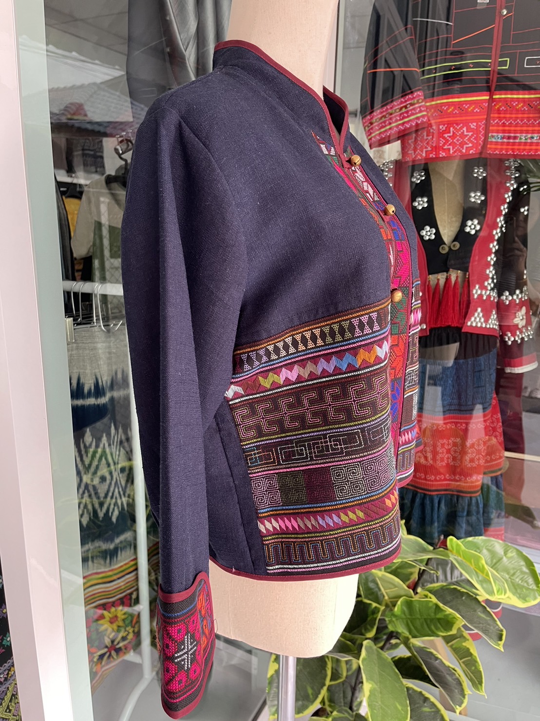 เสื้อคลุมคอจีนปักอาข่า