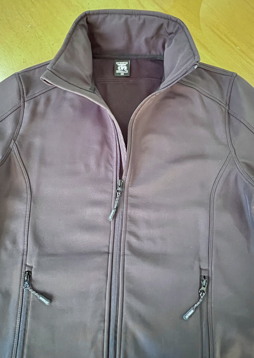 เสื้อแจ็คเก็ต เนื้อผ้าลามิเนต รุ่นใหม่ สีดำ ซิป YKK งานเย็บสวยมาก