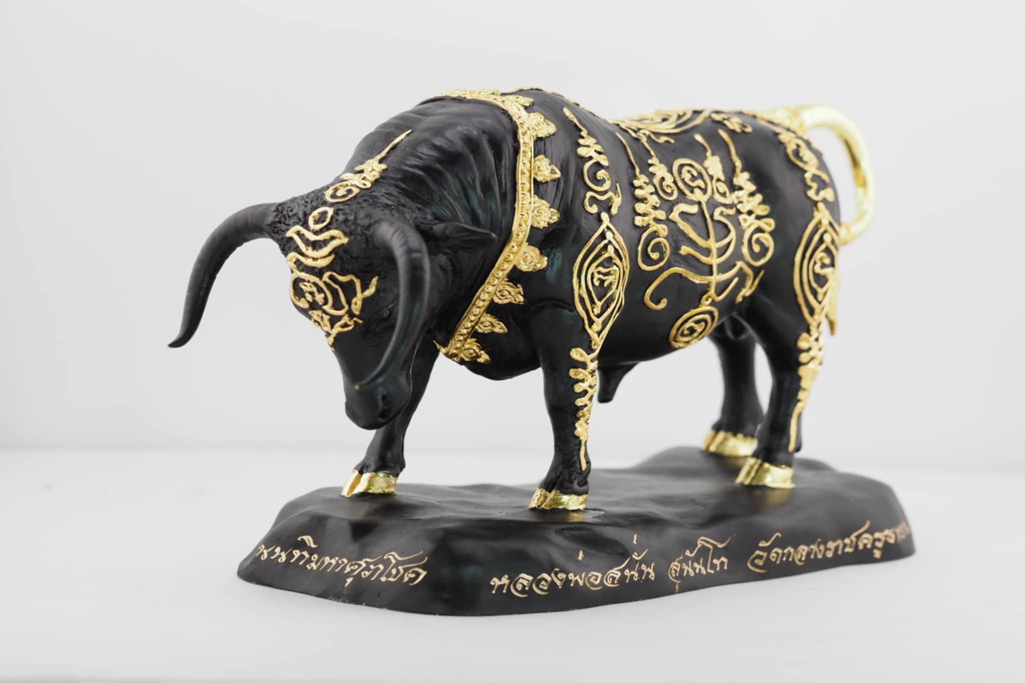 นนทิมหาศุภโชค ขนาดบูชา เนื้อโลหะดำนิลกาฬ ปิดทองลายยันต์ งานหล่อแบบโบราณยันต์นูน(ยันต์เส้นขนมจีน)