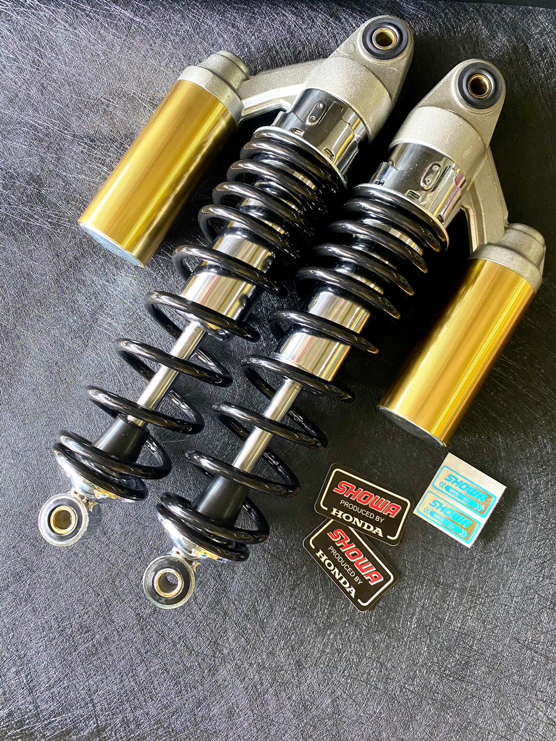 โช๊ค Showa โช๊คโชว่า T2 Tech2 สะตัดทอง สปริงดำ / สปริงแดง งาน 50A ยาว 330 mm. รุ่น Wave,Dream แก๊สแท้ งานไทย ประกัน 3 เดือน โช้ค โช้คแต่ง โช้คเวฟ โช้คหลัง