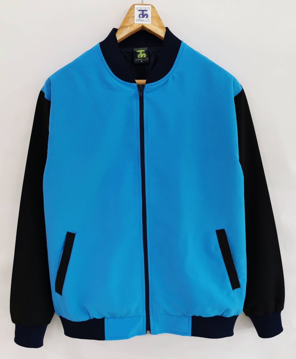 Baseball Jacket 6402 เสื้อแจ็คเก็ตสีฟ้าแขนสีดำสไตล์เบสบอล