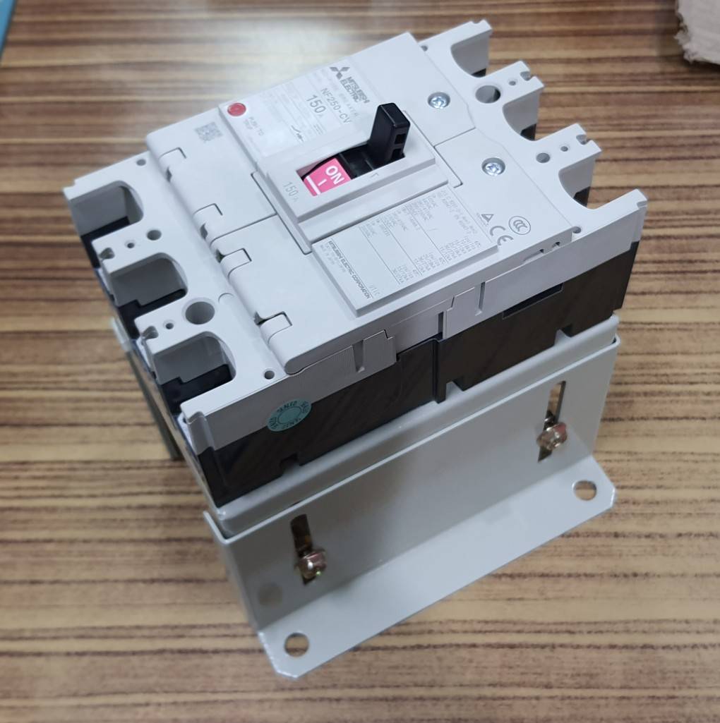 ขารองเบรคเกอร์ แบบปรับระดับได้ สำหรับ CVS100-250 วางเดี่ยว