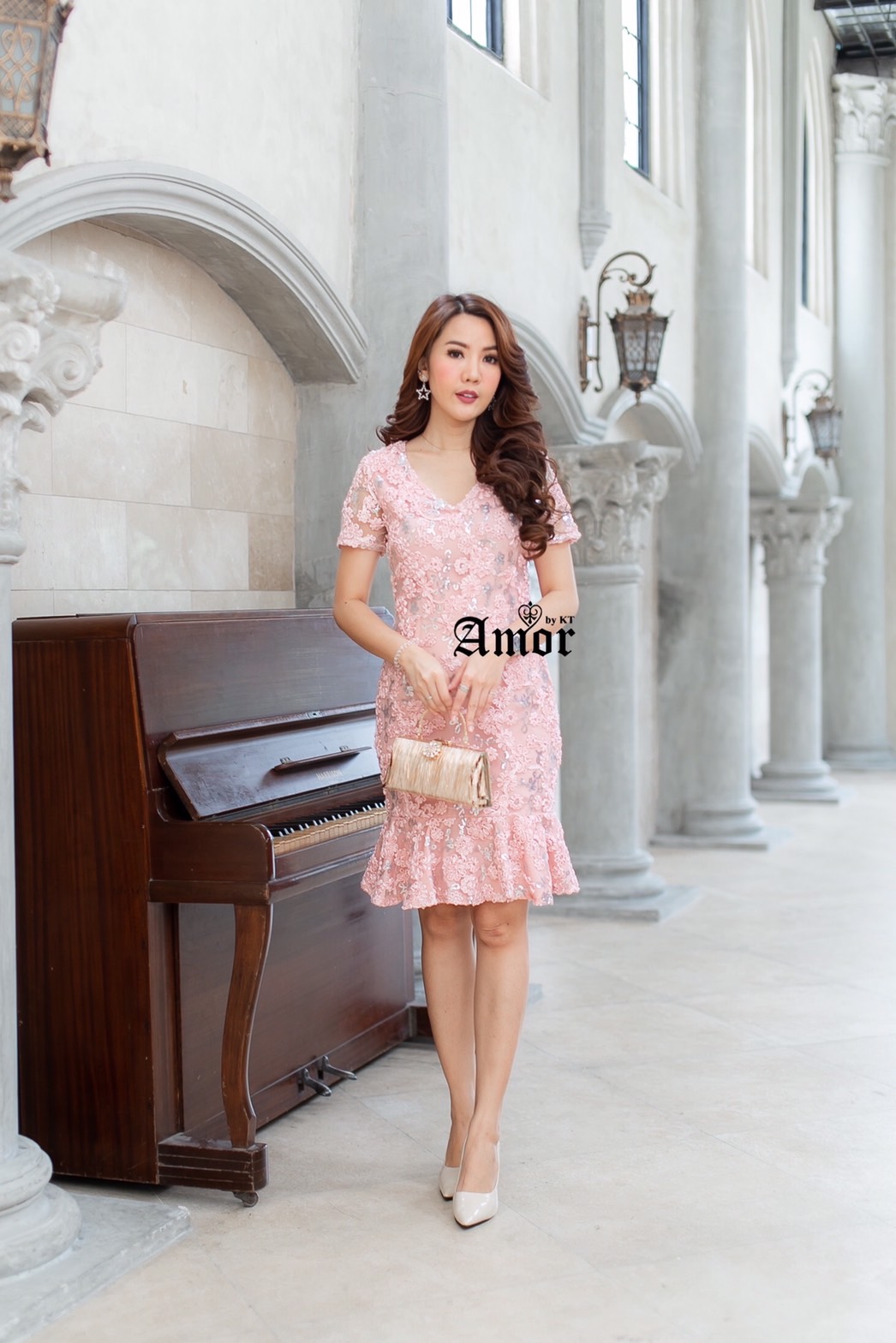 ชุดเดรสสีชมพู เป็นผ้าปักเลื่อม (ชมพู ทอง M-4xl)