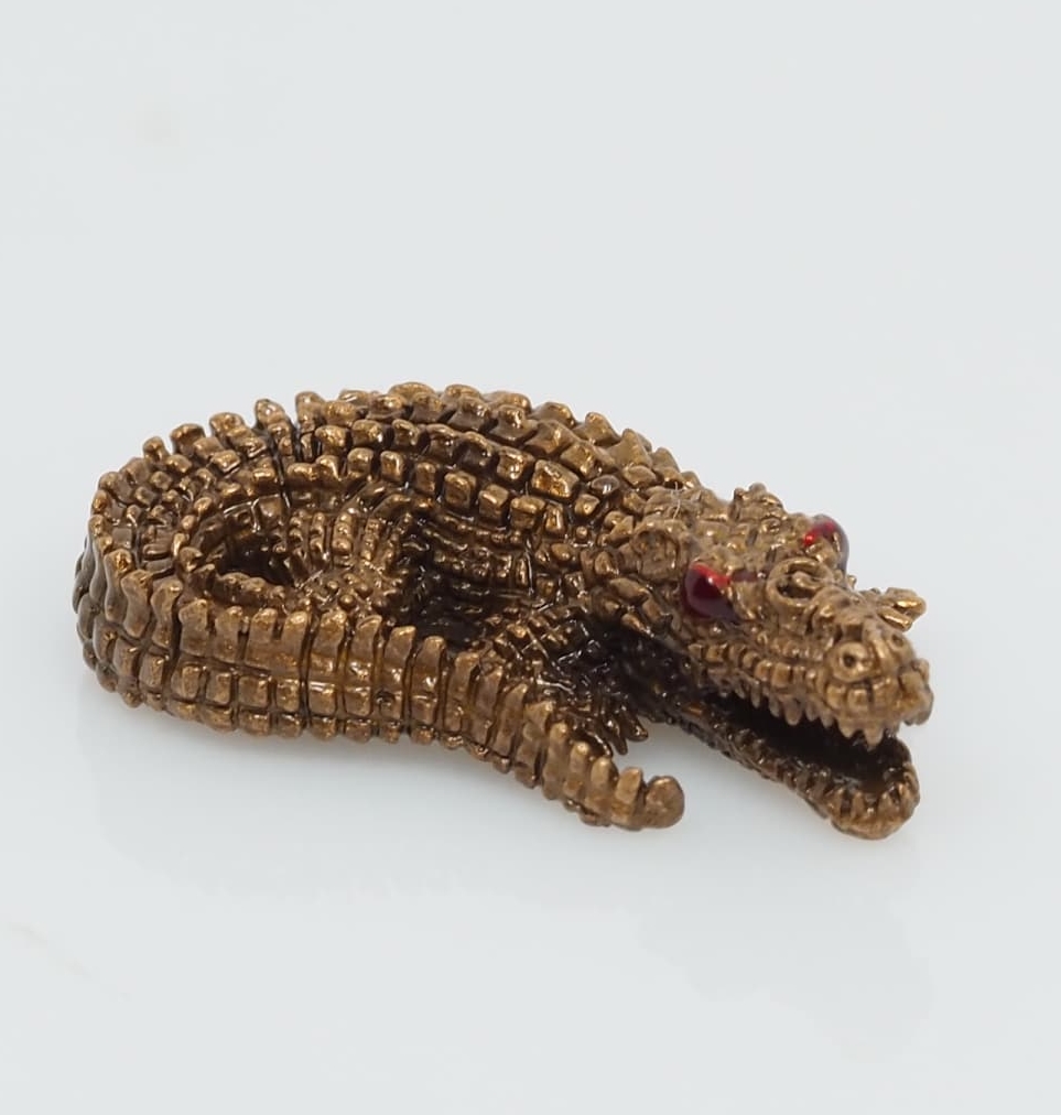 จระเข้เรียกทรัพย์ รุ่นเงินกองทองมา ขนาดเล็ก 2.5 ซม.เนื้อทองแดงซาติน หลวงพ่อเงิน วัดบ้านอ้อ จ.นครราชสีมา