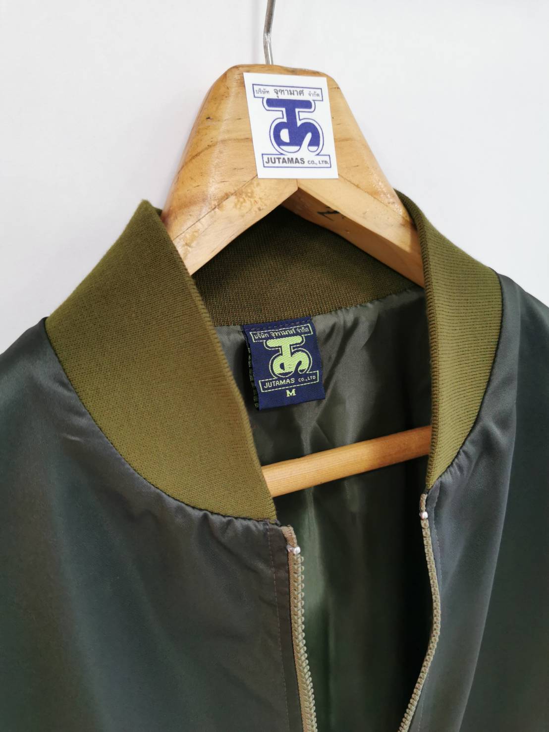College Jacket 14 เสื้อแจ็คเก็ตสีเขียวขี้ม้าสไตล์วัยรุ่น