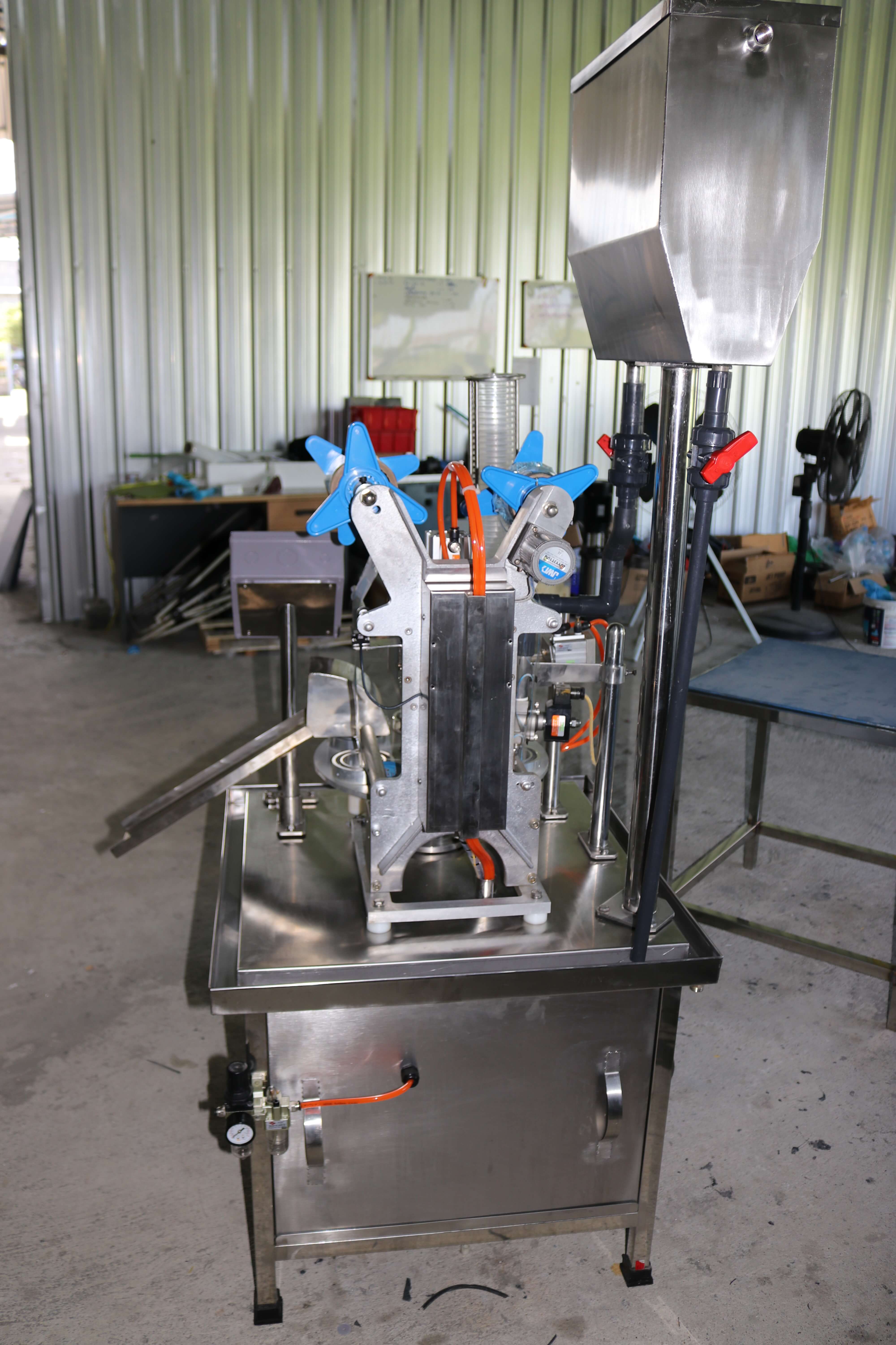 เครื่องบรรจุน้ำถ้วย8หลุม