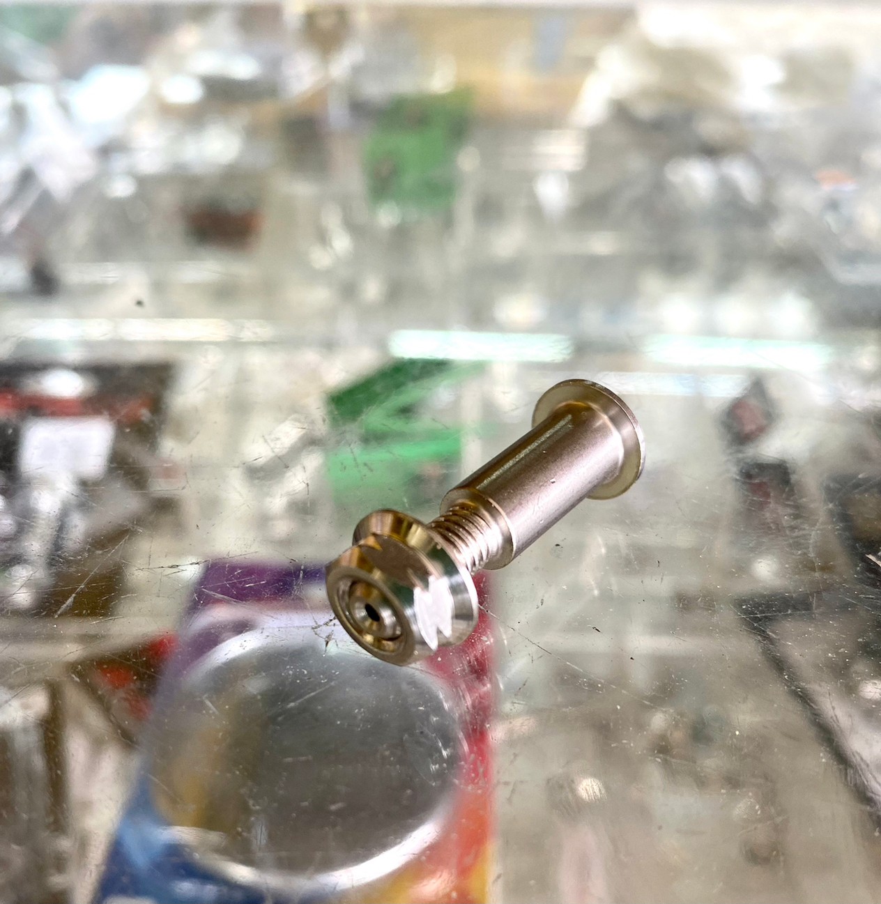 น้าคม น็อตสลักเบรค wave หัวสนาม แถมฟรีน็อตตัวเมียในชุด (ราคาต่อ1ตัว) น้าคมแท้100% น๊อตสลักเบรค น๊อตน้าคม น้าคมน๊อตซิ่ง