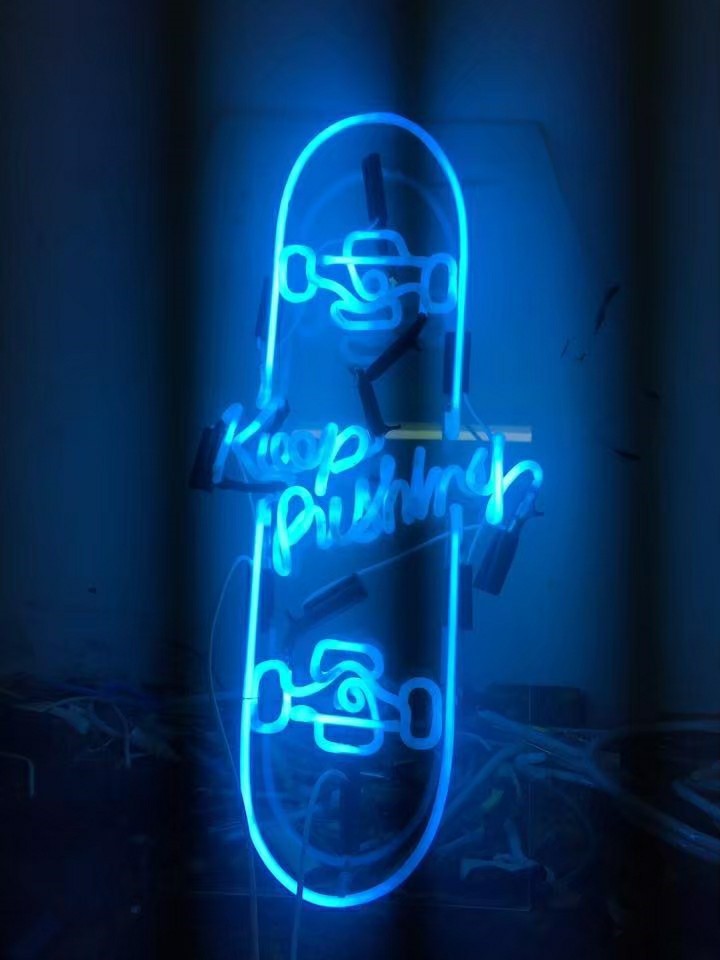 ป้ายไฟนีออน LED อะคริลิคใสรองหลัง