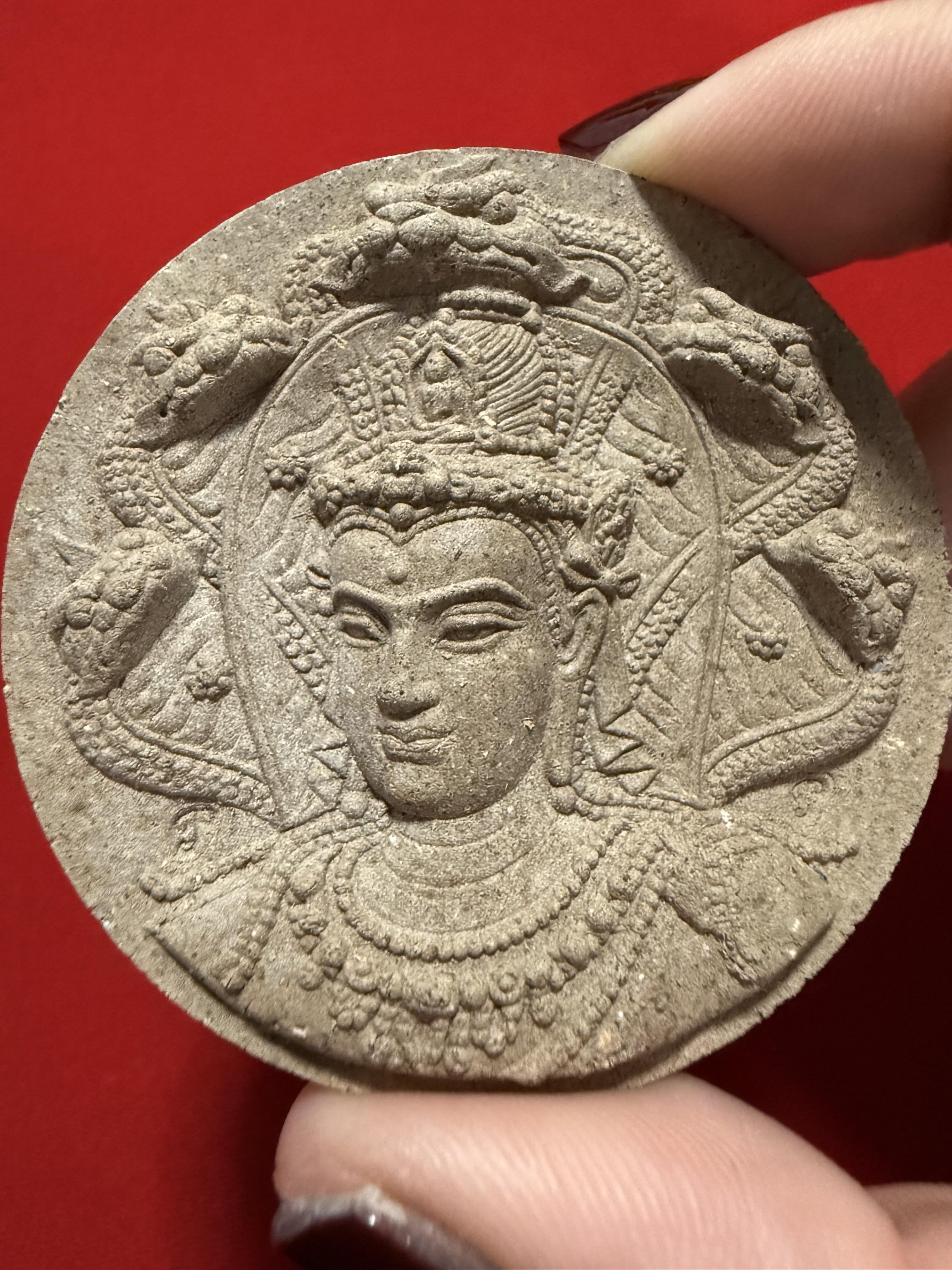 ราชันย์ดำ เนื้อผงดินกากยายักษ์ผสมผงตะไบพระบูชา