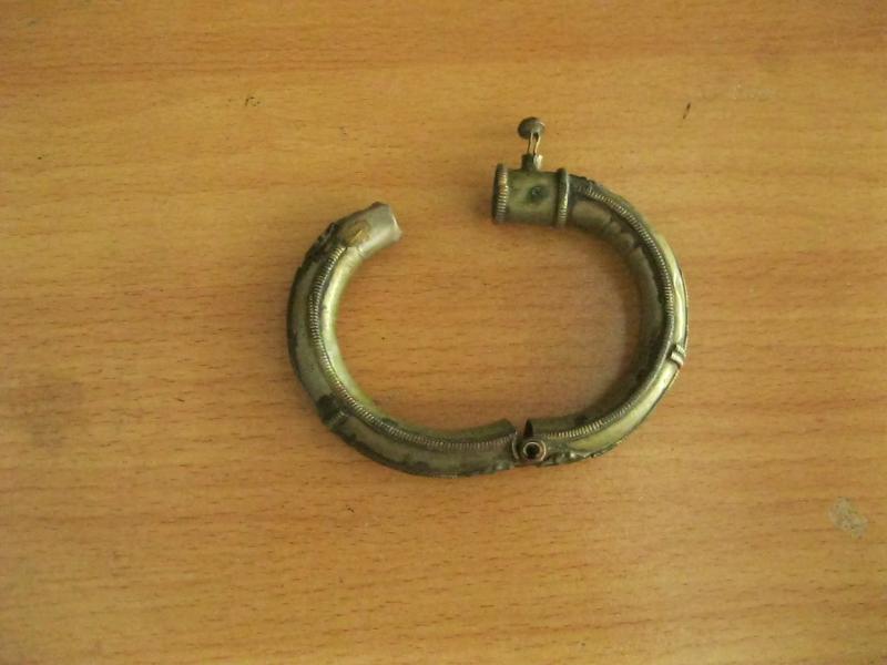 กำไล มีปุ่มล็อค (4409)