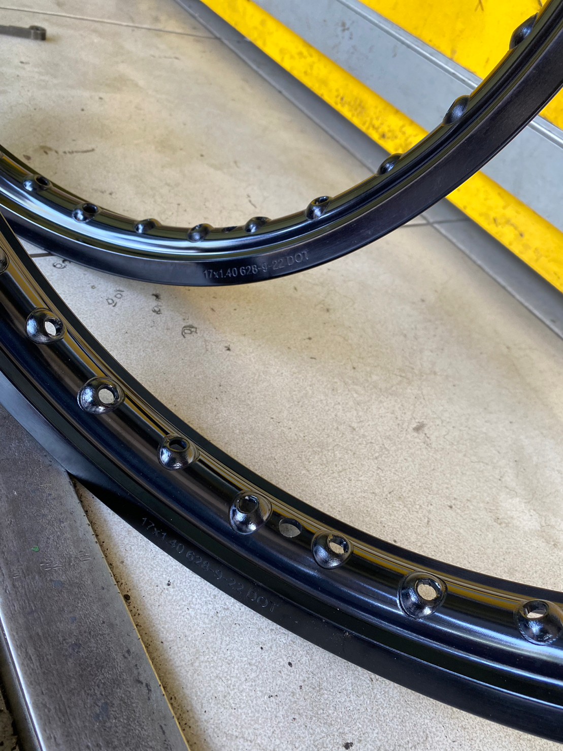 ของดีราคาพิเศษ🚚 วงล้อ Anchor (วงล้อตราสมอ) (ล้อขอบ17 ล้อมอไซ ล้อมอไซค์ ล้อมอเตอร์ไซค์ ล้อโล) มี 2 สี ให้เลือก ขอบ 17-1.4 สำหรับมอเตอร์ไซค์