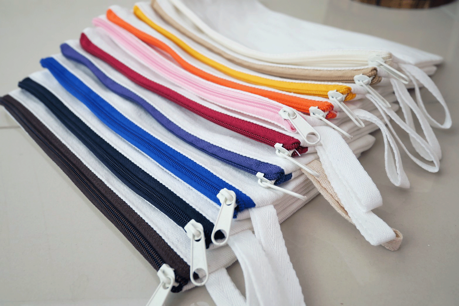 กระเป๋าผ้าดิบทรงใส่ดินสอ ใส่เครื่องเขียน (งานผลิตตามออเดอร์ ขั้นต่ำในการผลิต 300 ใบ)