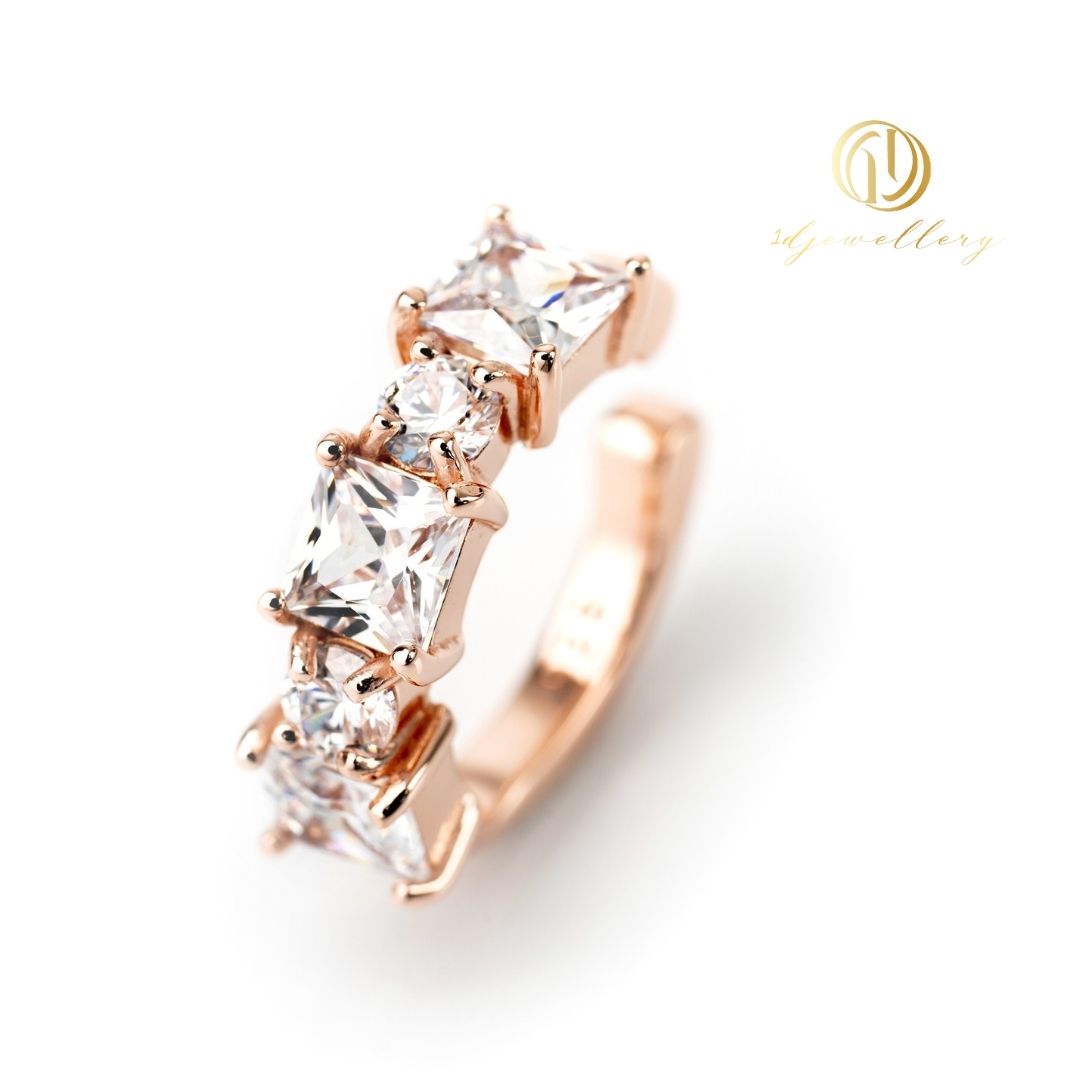 1D Jewellery ต่างหูเงินแท้ 925 ชุบโรเดียม ต่างหูแบบหนีบคล้องหู ฝังเพชรสวิส(CZ) ✨ Sparkling CZ Ear Cuff (Square & Circle) เพชรสวิส CZ สื่อถึงความมั่นคงและความโชคดี มอบพลังบวกให้ชีวิตและเสริมเสน่ห์ให้กับคุณ"